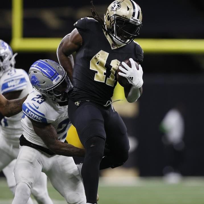 Chain crew member dislocated his knee during Lions-Saints game